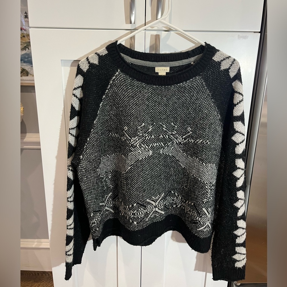 Hinge black sweater with reindeer pattern, soft, small
